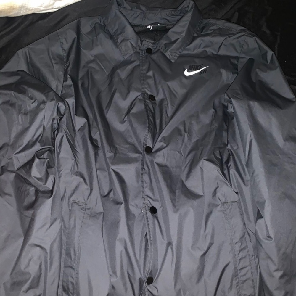Nike SB Windbreaker